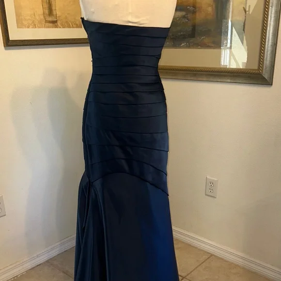 YSA MAKINO Elegant Navy Strapless Beaded Evening Gown Size 4/6 - Picture 12 of 16